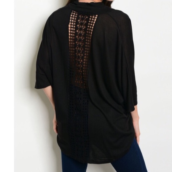 Tops - 👑Crochet back blouse